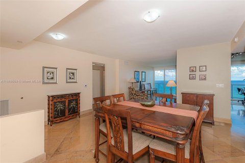 Condo in Miami Beach, Florida, 2 bedrooms  № 1380311 - photo 2