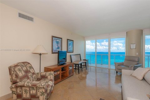 Condo in Miami Beach, Florida, 2 bedrooms  № 1380311 - photo 4