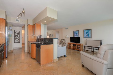 Condo in Miami Beach, Florida, 2 bedrooms  № 1380311 - photo 19