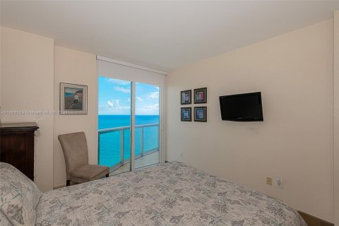 Condo in Miami Beach, Florida, 2 bedrooms  № 1380311 - photo 24