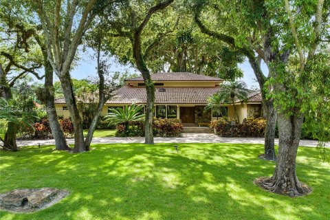 Villa ou maison à vendre à Coral Gables, Floride: 7 chambres, 591.88 m2 № 825373 - photo 1