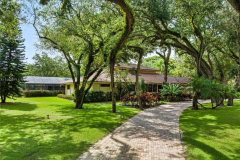 Villa ou maison à vendre à Coral Gables, Floride: 7 chambres, 591.88 m2 № 825373 - photo 2