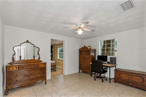 House in Tampa, Florida 5 bedrooms, 241.36 sq.m. № 1406572 - photo 23