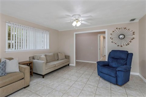 House in Tampa, Florida 5 bedrooms, 241.36 sq.m. № 1406572 - photo 21