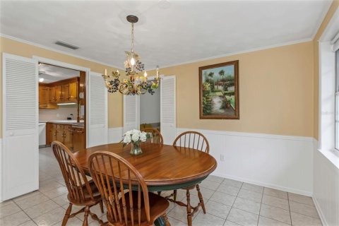 House in Tampa, Florida 5 bedrooms, 241.36 sq.m. № 1406572 - photo 15