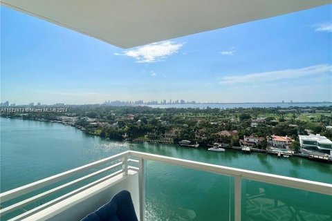 Condo in Miami Beach, Florida, 2 bedrooms  № 1410458 - photo 3