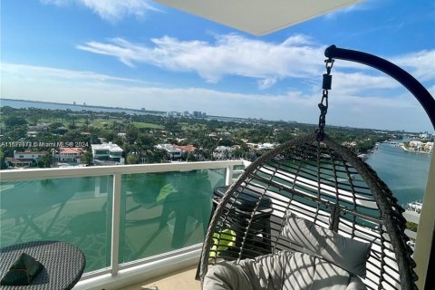 Condo in Miami Beach, Florida, 2 bedrooms  № 1410458 - photo 1