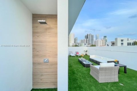 Adosado en venta en Miami, Florida, 3 dormitorios, 168.52 m2 № 1410457 - foto 11