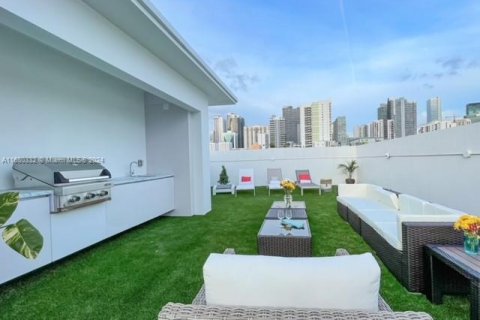 Adosado en venta en Miami, Florida, 3 dormitorios, 168.52 m2 № 1410457 - foto 10