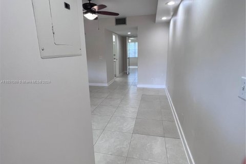 Condominio en alquiler en Pembroke Pines, Florida, 1 dormitorio, 55.93 m2 № 1344991 - foto 8