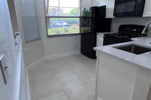 Condominio en alquiler en Pembroke Pines, Florida, 1 dormitorio, 55.93 m2 № 1344991 - foto 2