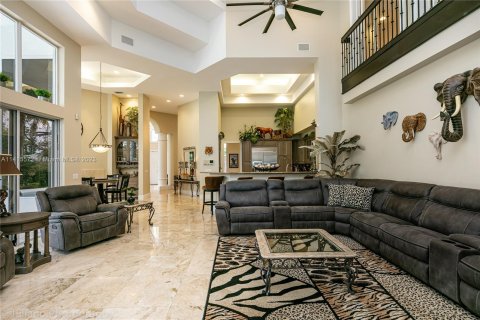 Casa en venta en Coral Springs, Florida, 6 dormitorios, 594.76 m2 № 602694 - foto 19