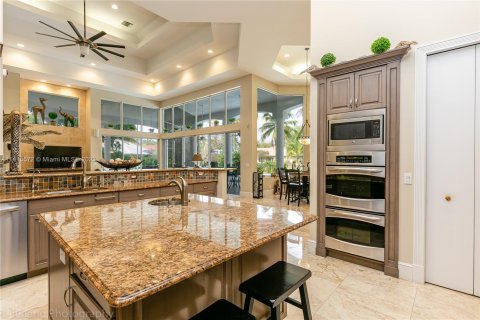 Casa en venta en Coral Springs, Florida, 6 dormitorios, 594.76 m2 № 602694 - foto 15