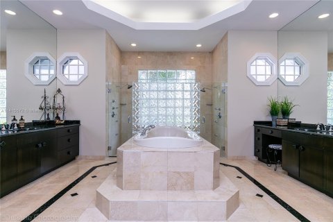Casa en venta en Coral Springs, Florida, 6 dormitorios, 594.76 m2 № 602694 - foto 7