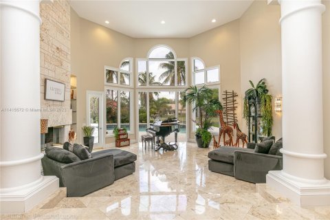 House in Coral Springs, Florida 6 bedrooms, 594.76 sq.m. № 602694 - photo 2