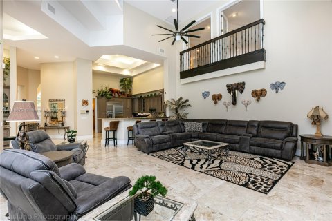 Casa en venta en Coral Springs, Florida, 6 dormitorios, 594.76 m2 № 602694 - foto 18