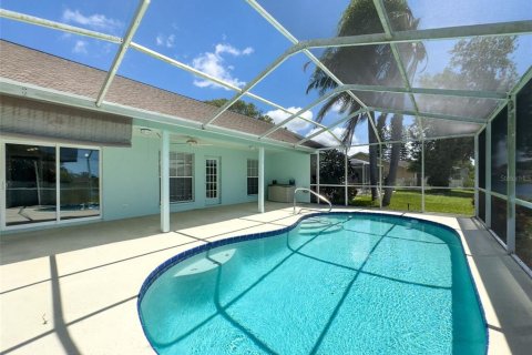 House in New Port Richey, Florida 3 bedrooms, 147.53 sq.m. № 1313553 - photo 29