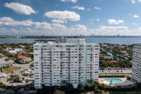 Купить кондоминиум в Норт-Майами, Флорида 1 спальня, 79.62м2, № 1139275 - фото 2
