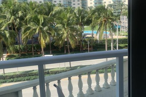 Hotel en venta en Sunny Isles Beach, Florida, 1 dormitorio, 33.44 m2 № 583489 - foto 4