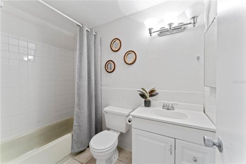 Copropriété à vendre à Sarasota, Floride: 1 chambre, 55.83 m2 № 1277782 - photo 15