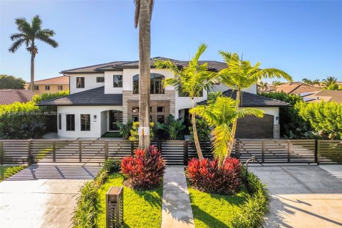 Villa ou maison à vendre à Miami Gardens, Floride: 5 chambres № 912206 - photo 1