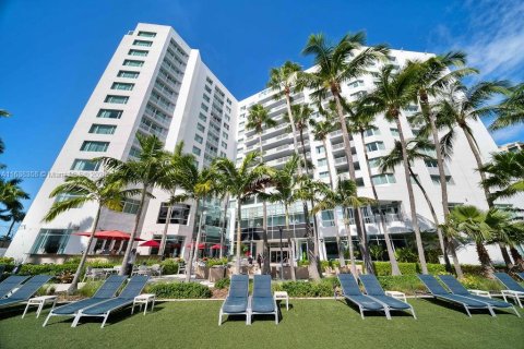 Condominio en venta en Fort Lauderdale, Florida, 1 dormitorio, 50.91 m2 № 1310097 - foto 1