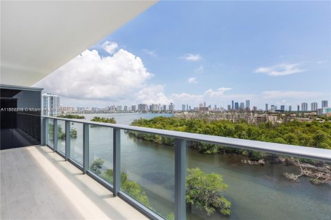 Condo in North Miami Beach, Florida, 1 bedroom  № 1394361 - photo 1