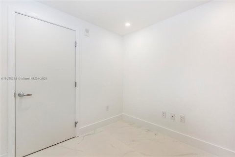 Condo in North Miami Beach, Florida, 1 bedroom  № 1394361 - photo 10