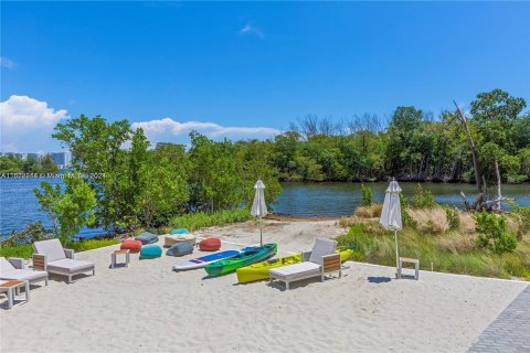 Condo in North Miami Beach, Florida, 1 bedroom  № 1394361 - photo 14