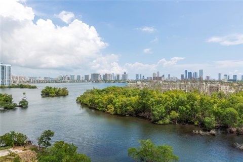 Condo in North Miami Beach, Florida, 1 bedroom  № 1394361 - photo 2