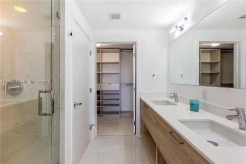 Condo in North Miami Beach, Florida, 1 bedroom  № 1394361 - photo 8