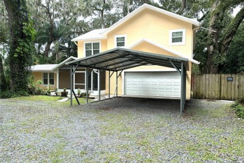 House in Lutz, Florida 4 bedrooms, 228.54 sq.m. № 1358343 - photo 1