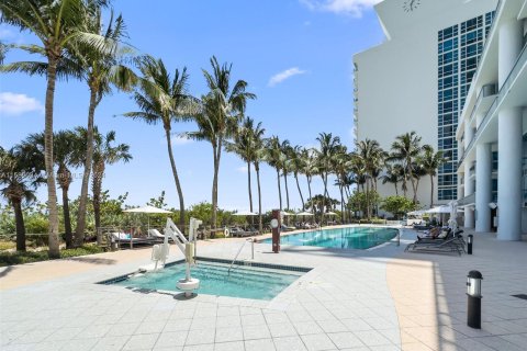 Condo in Miami Beach, Florida, 1 bedroom  № 1180808 - photo 20