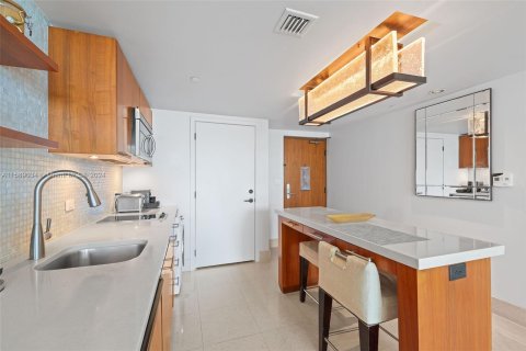 Condo in Miami Beach, Florida, 1 bedroom  № 1180808 - photo 3