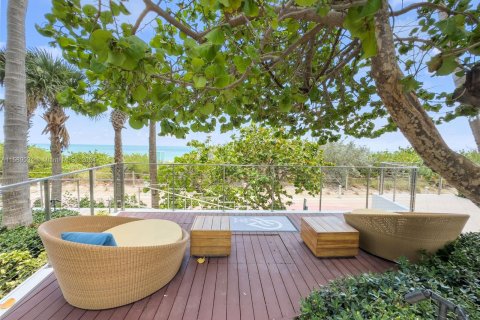 Condo in Miami Beach, Florida, 1 bedroom  № 1180808 - photo 22