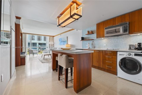 Condo in Miami Beach, Florida, 1 bedroom  № 1180808 - photo 2