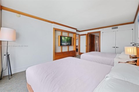 Condo in Miami Beach, Florida, 1 bedroom  № 1180808 - photo 12