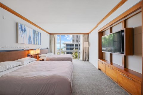 Condo in Miami Beach, Florida, 1 bedroom  № 1180808 - photo 11