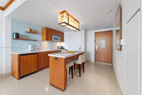 Condo in Miami Beach, Florida, 1 bedroom  № 1180808 - photo 1