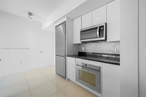 Condominio en alquiler en Miami, Florida, 2 dormitorios, 103.12 m2 № 1345942 - foto 3