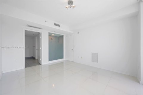 Condo in Miami, Florida, 2 bedrooms  № 1345942 - photo 8