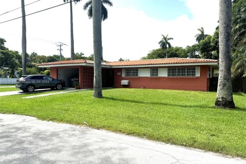 House in Miami, Florida 3 bedrooms, 164.9 sq.m. № 1293019 - photo 1