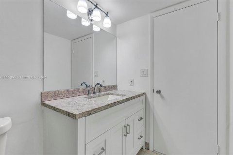 Copropriété à vendre à Coral Springs, Floride: 2 chambres, 125.42 m2 № 1327813 - photo 18