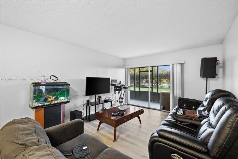 Condominio en venta en Miramar, Florida, 2 dormitorios, 77.29 m2 № 931919 - foto 2