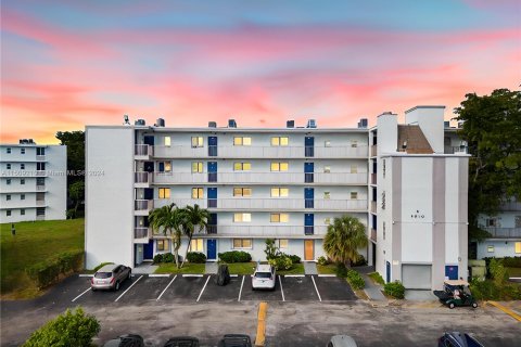 Condominio en venta en Miramar, Florida, 2 dormitorios, 77.29 m2 № 931919 - foto 1