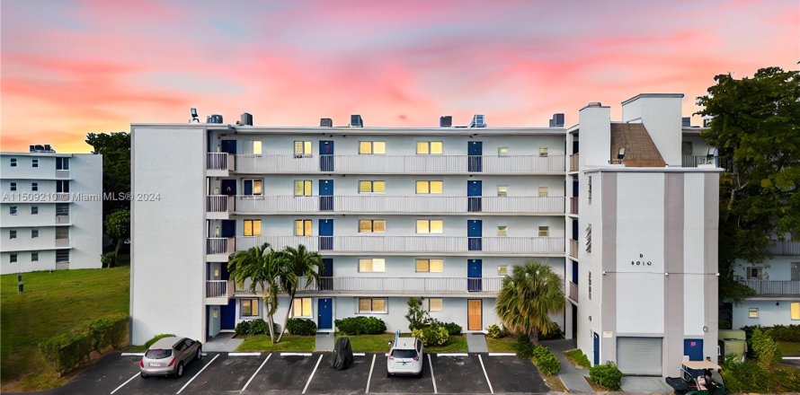 Condominio en Miramar, Florida, 2 dormitorios  № 931919