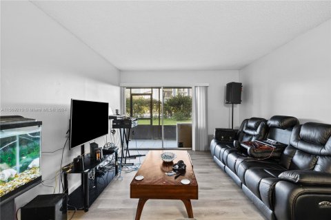 Condominio en venta en Miramar, Florida, 2 dormitorios, 77.29 m2 № 931919 - foto 9