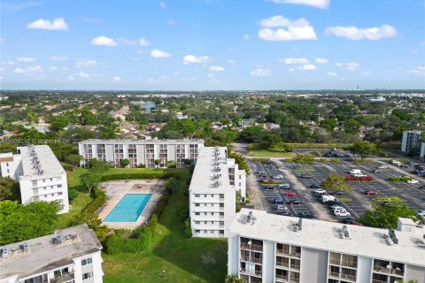 Condominio en venta en Miramar, Florida, 2 dormitorios, 77.29 m2 № 931919 - foto 25