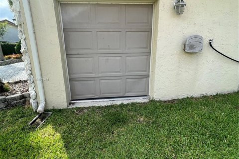 Casa en venta en Tamarac, Florida, 4 dormitorios, 247.86 m2 № 995698 - foto 3