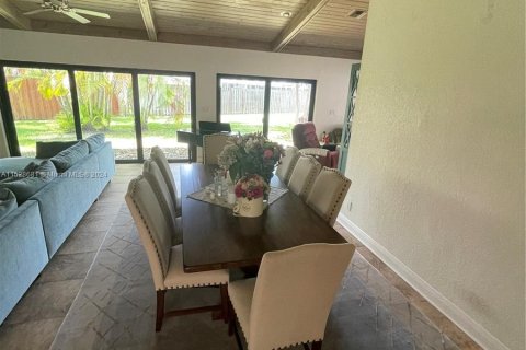 Villa ou maison à vendre à Tamarac, Floride: 4 chambres, 247.86 m2 № 995698 - photo 8